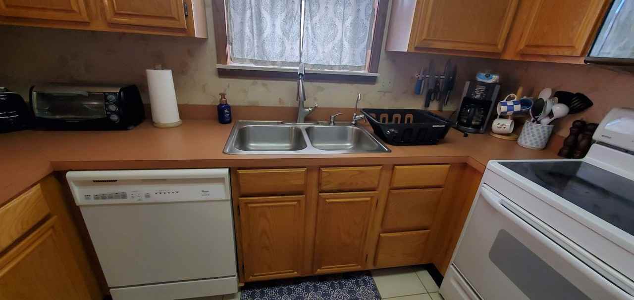 2 bedroom lakeview condo in Lake Ozark for rent - Photo 5 of 17