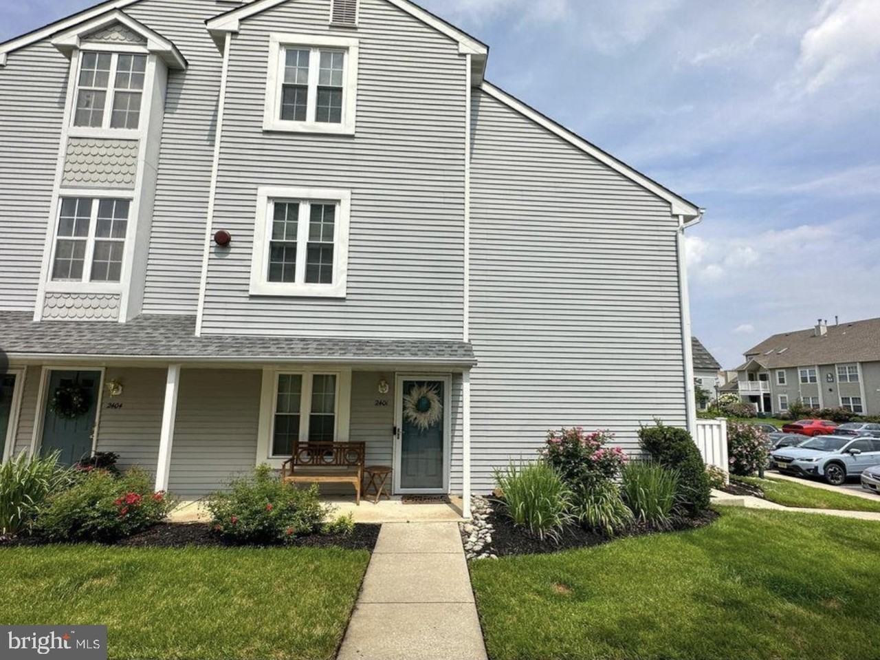 2401 Wimbledon Way - Photo 2 of 20