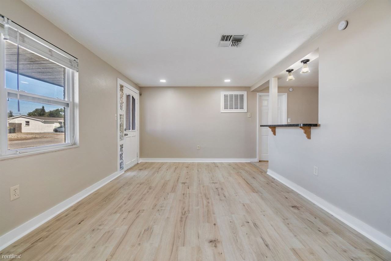 4846 Zodiac Ave - Photo 3 of 20