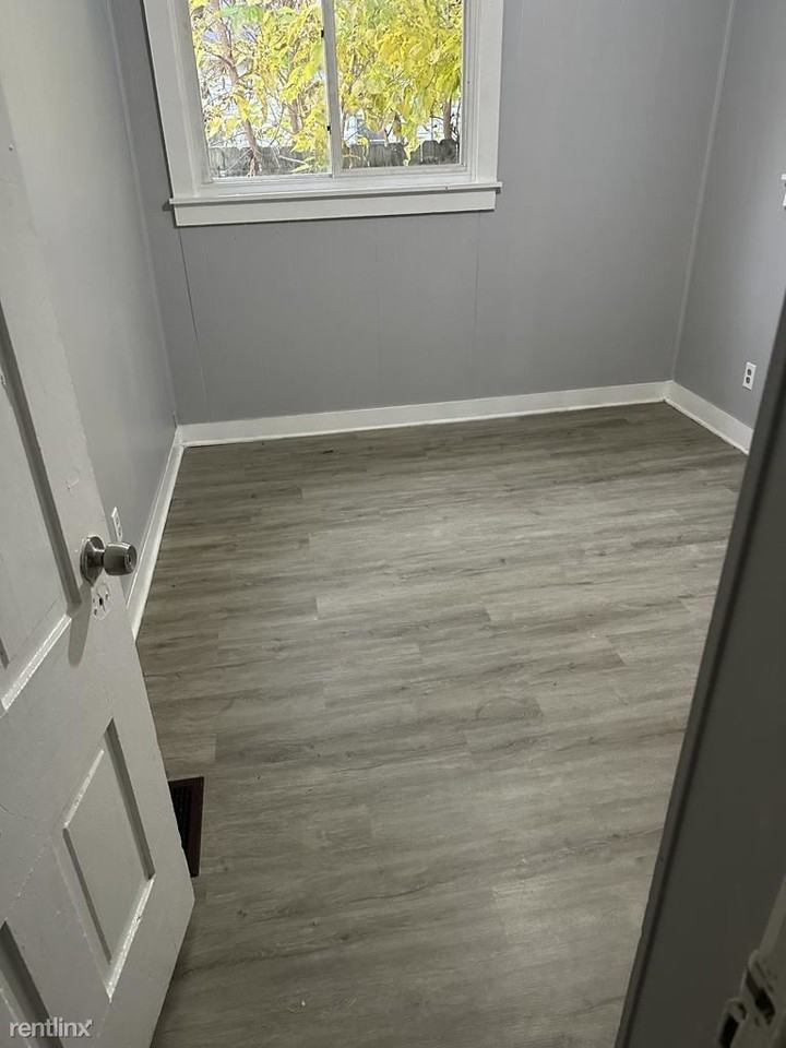 424 Walnut St - Photo 3 of 14