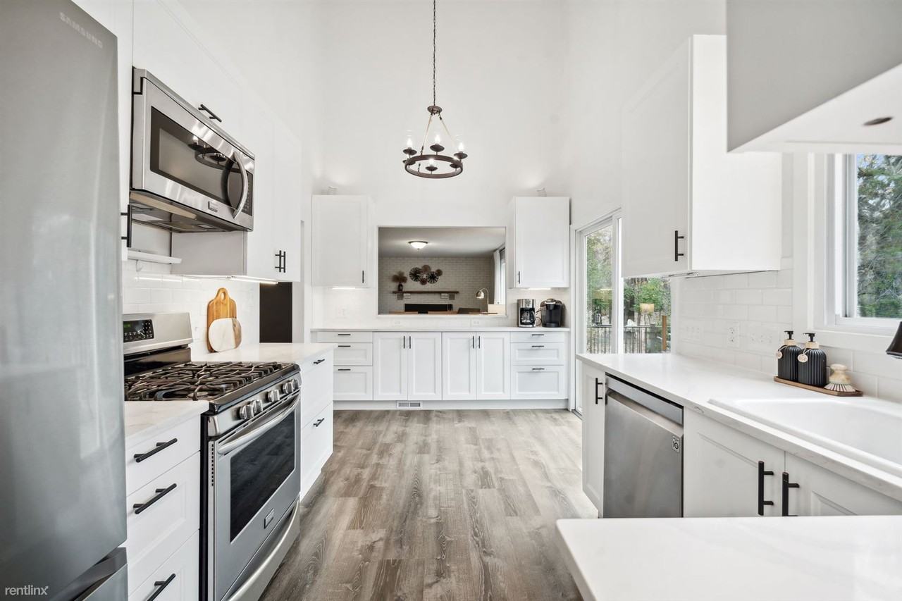 65 Birch Bluff Rd - Photo 3 of 32