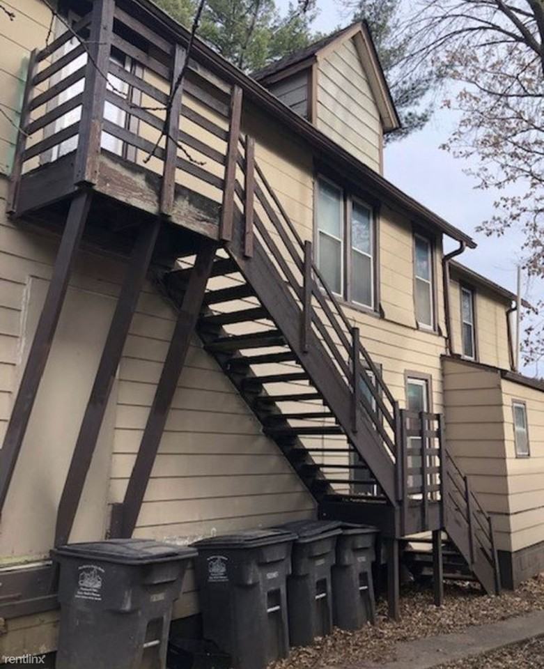 1349 8th St - Photo 3 of 11