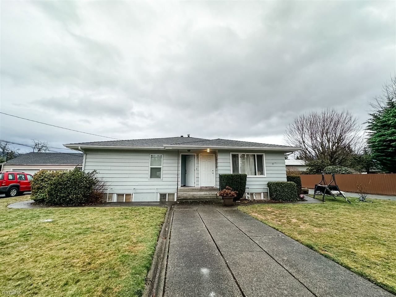 405 Township St - Photo 3 of 18