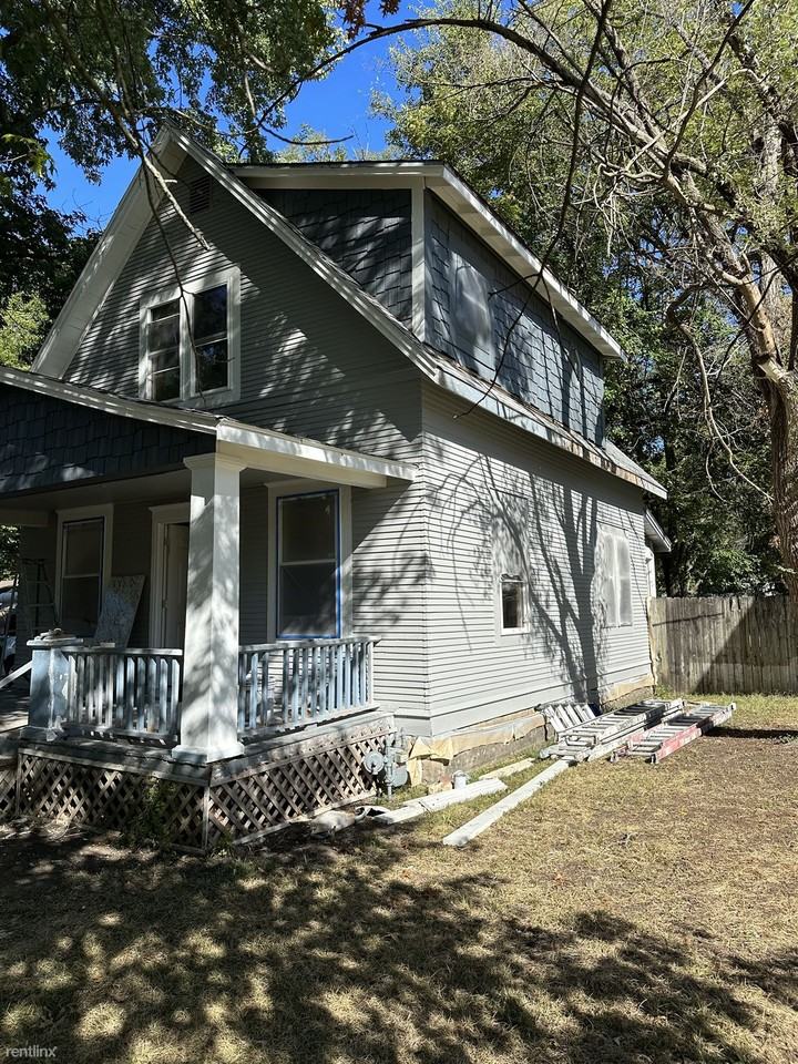 319 E 4th St - Photo 3 of 16