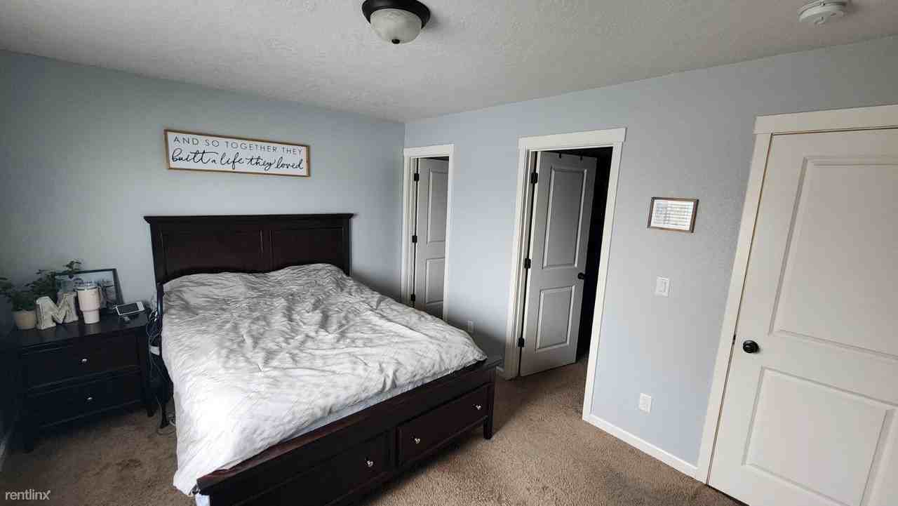 4407 S Mack Rd - Photo 2 of 10