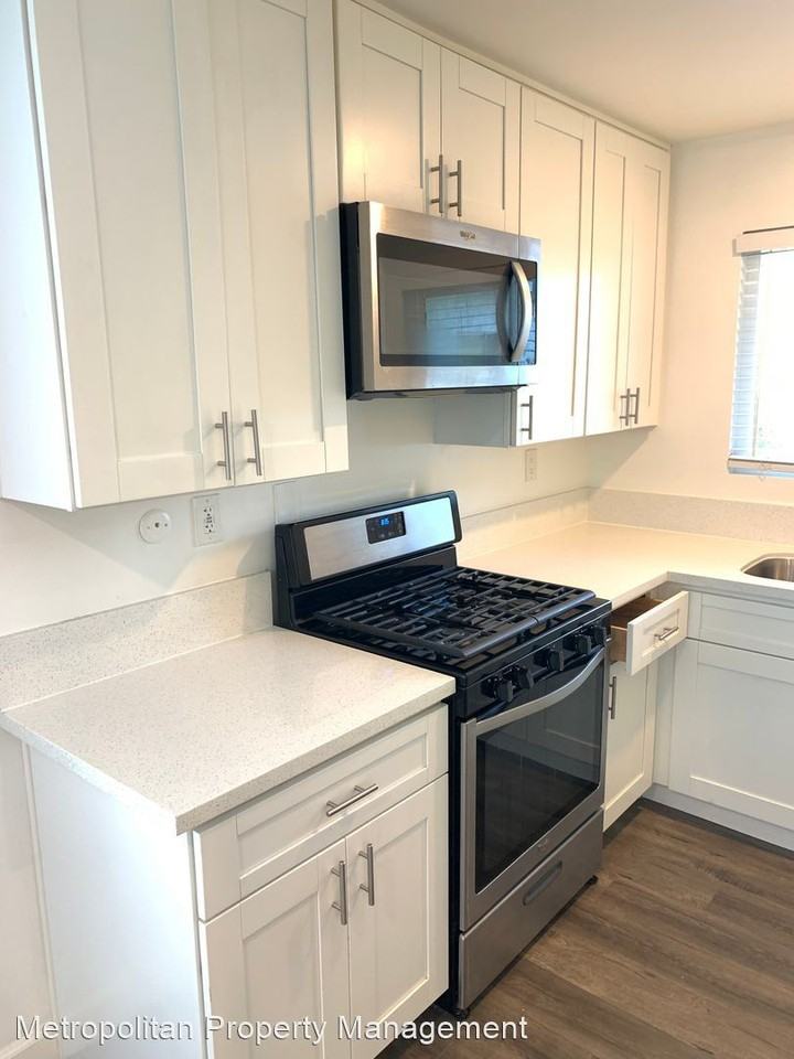 1941 THOMAS AVENUE - Photo 3 of 14