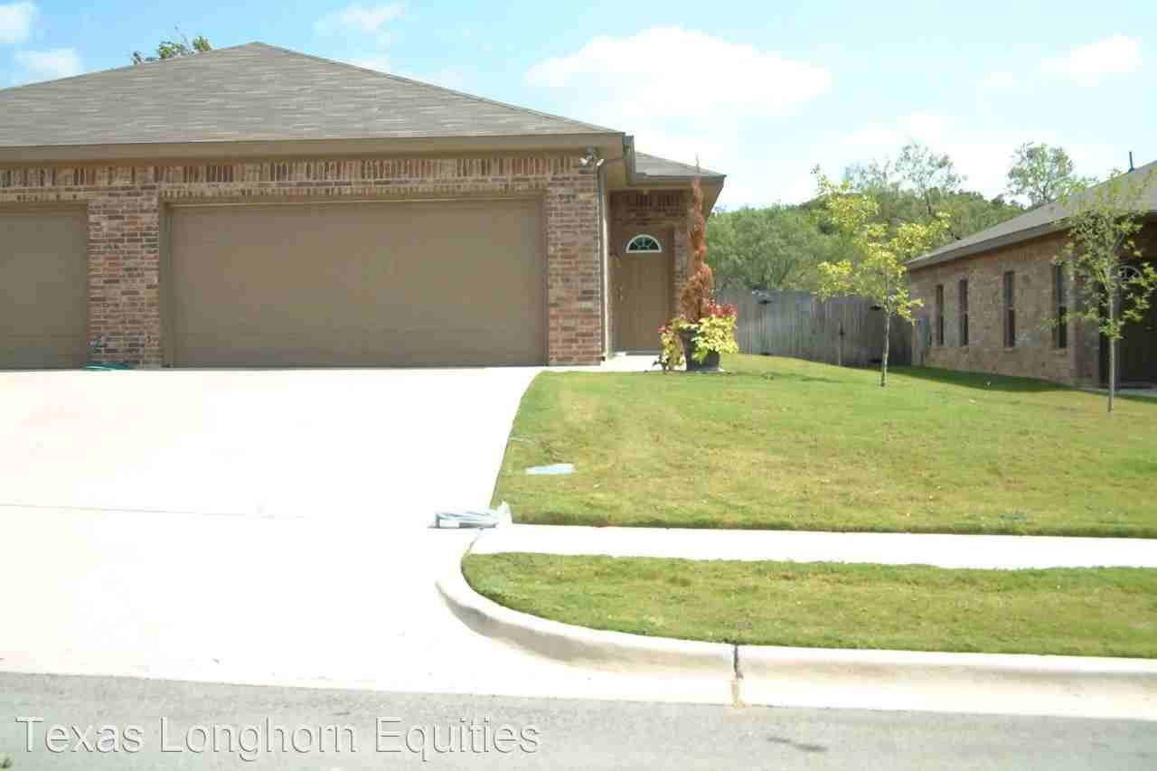 937 Sylvia St ## 939