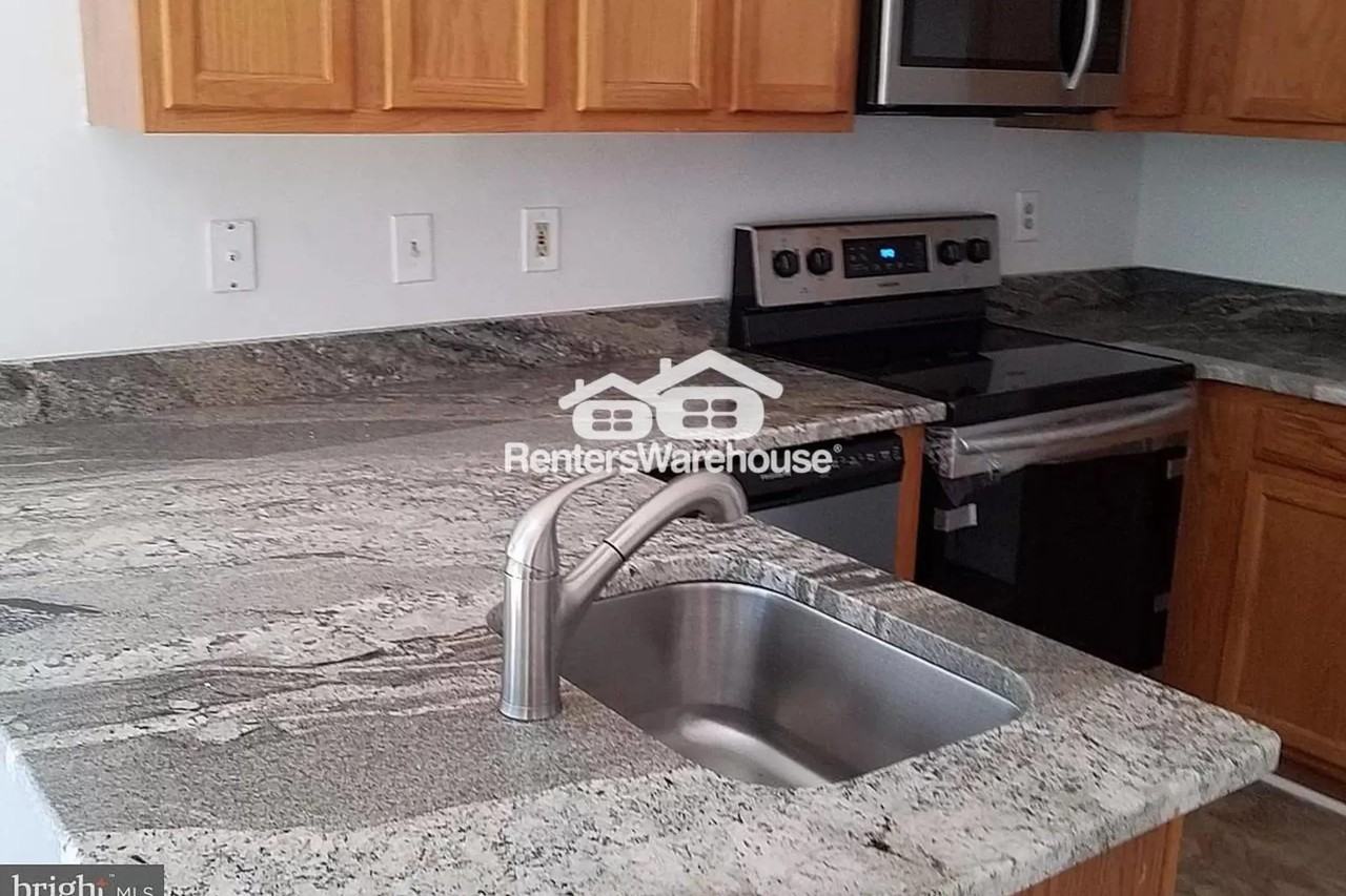 1022 Westlake Dr - Photo 2 of 21