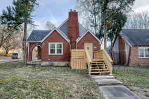 featured image of 2819 E 63rd St