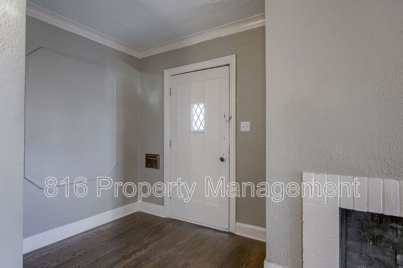 2819 E 63rd St - Photo 3 of 25