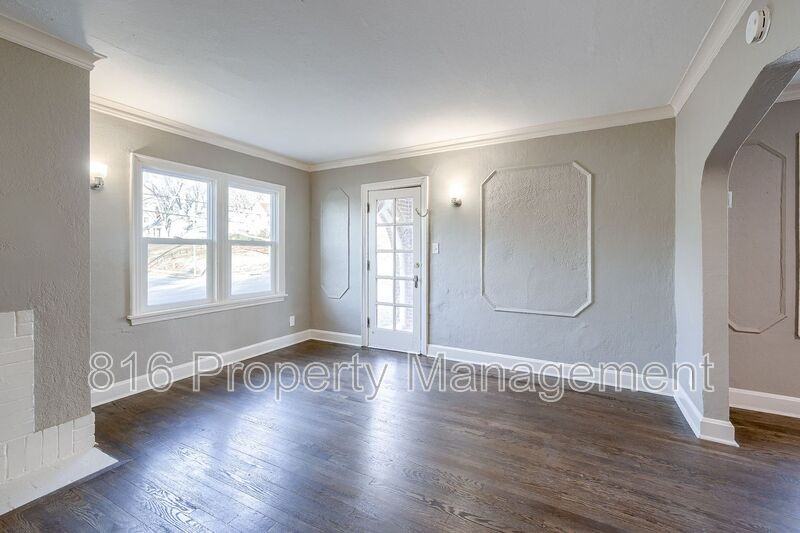 2819 E 63rd St - Photo 5 of 25