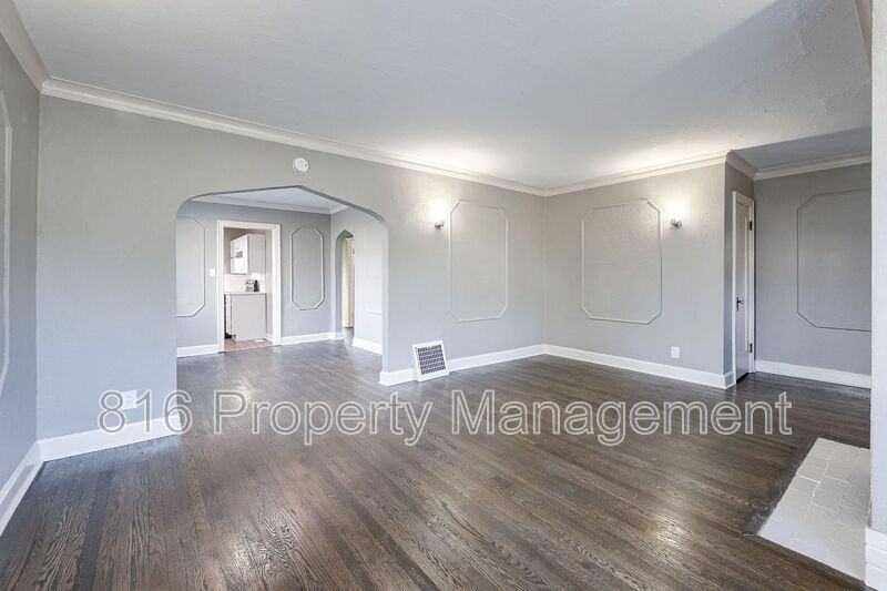 2819 E 63rd St - Photo 6 of 25