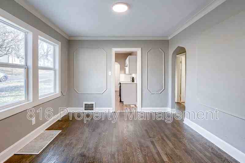 2819 E 63rd St - Photo 7 of 25