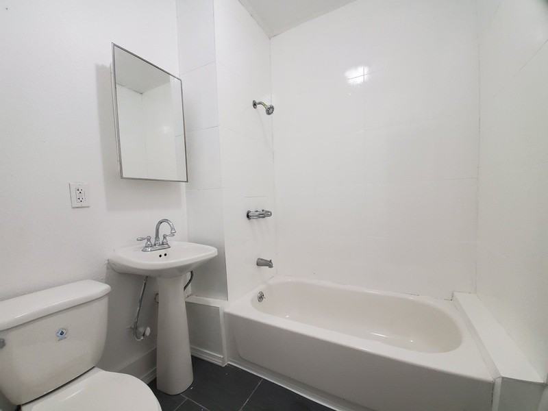 415 N Virginia Ct - Photo 5 of 6