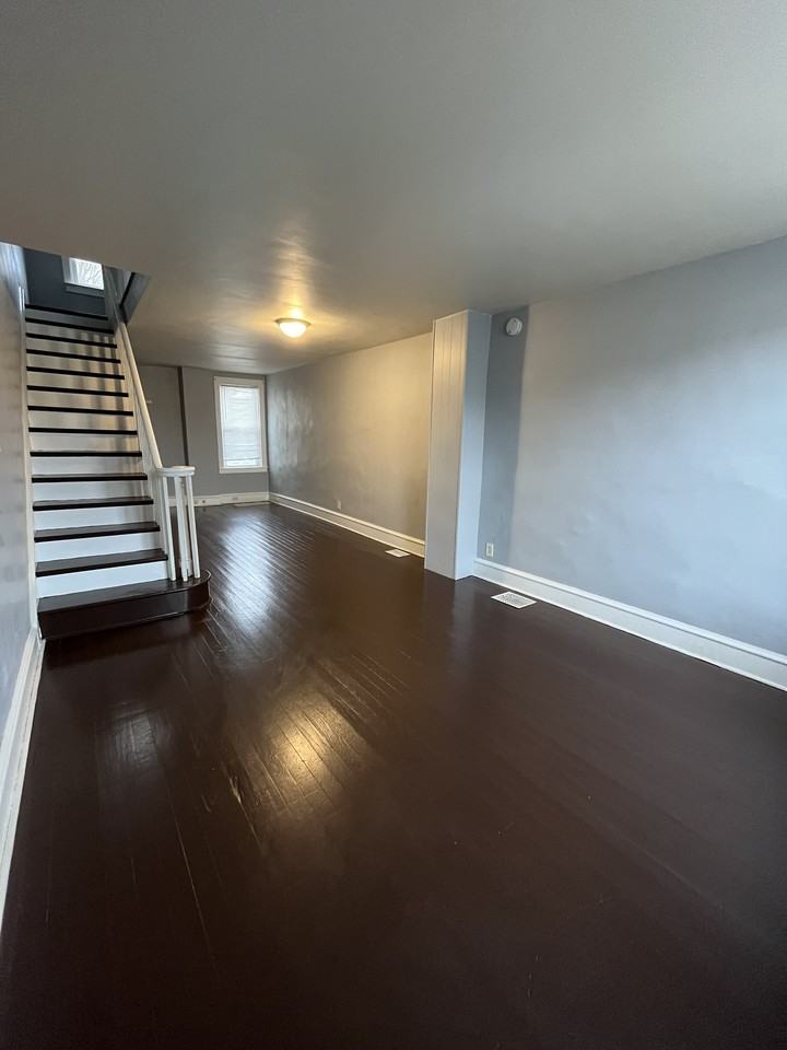 124 Lower Oak St - Photo 2 of 7