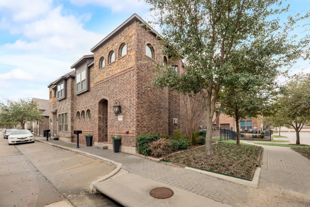 1204 Prescott St - Photo 2 of 28