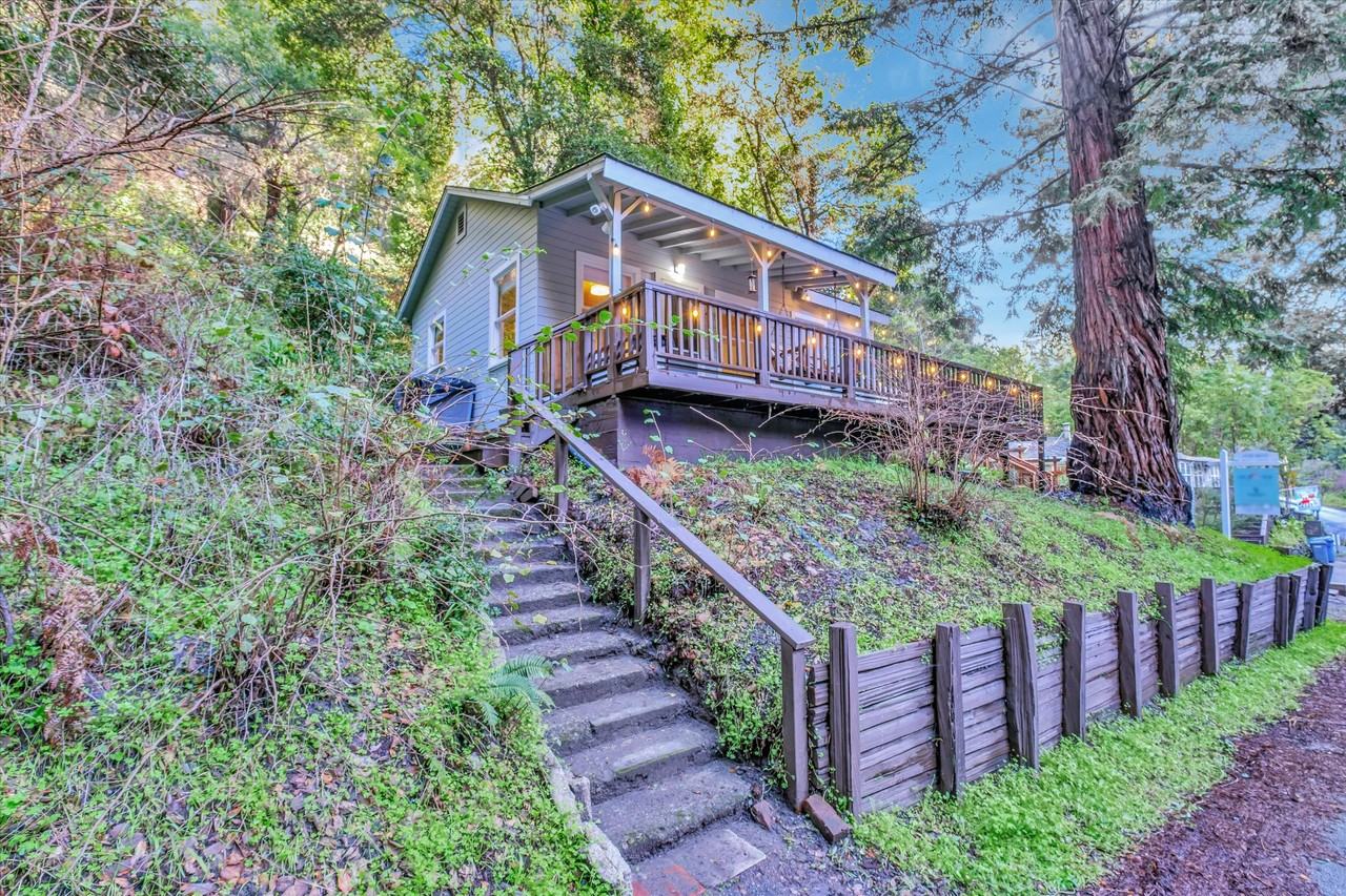 208 Cloister Ln - Photo 3 of 25