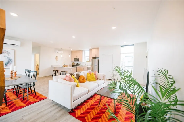 189 S 200 W #201 - Photo 2 of 48