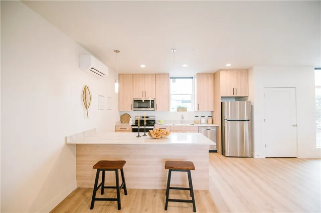 189 S 200 W #201 - Photo 5 of 48