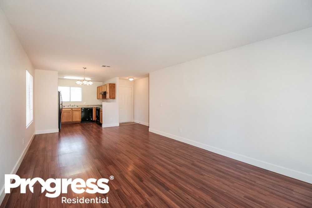 16246 W Lilac St - Photo 2 of 15
