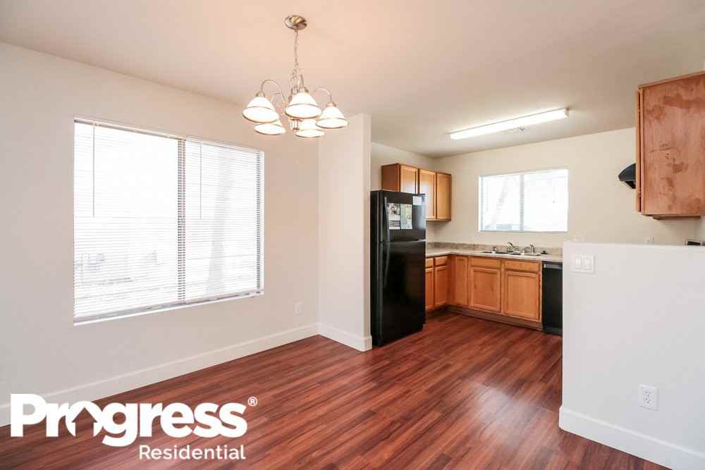16246 W Lilac St - Photo 3 of 15