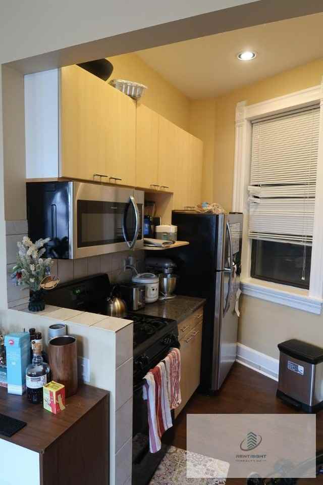 1547 W Blackhawk St #3C - Photo 2 of 19