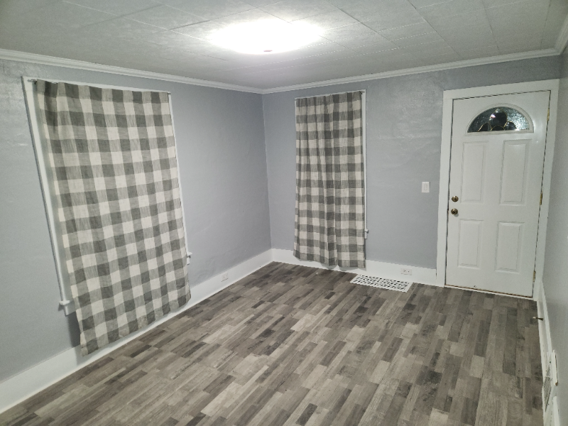 425 N Bauman Ave - Photo 3 of 12