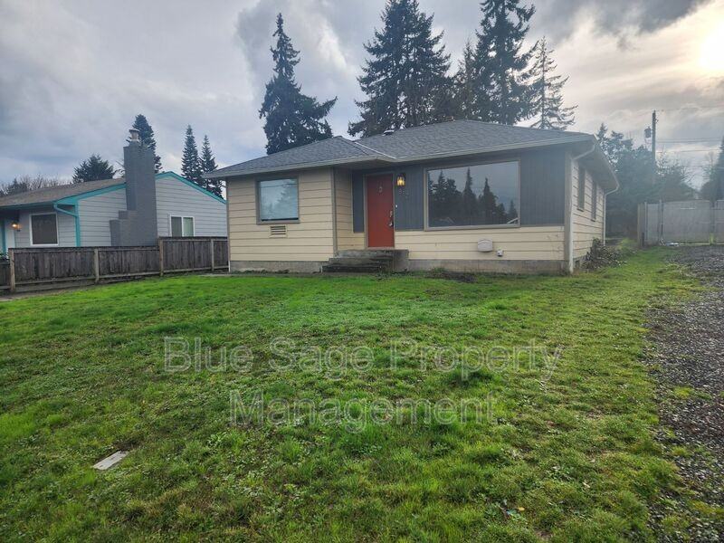 812 W 13th St - Photo 2 of 22