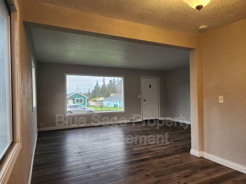 812 W 13th St - Photo 4 of 22
