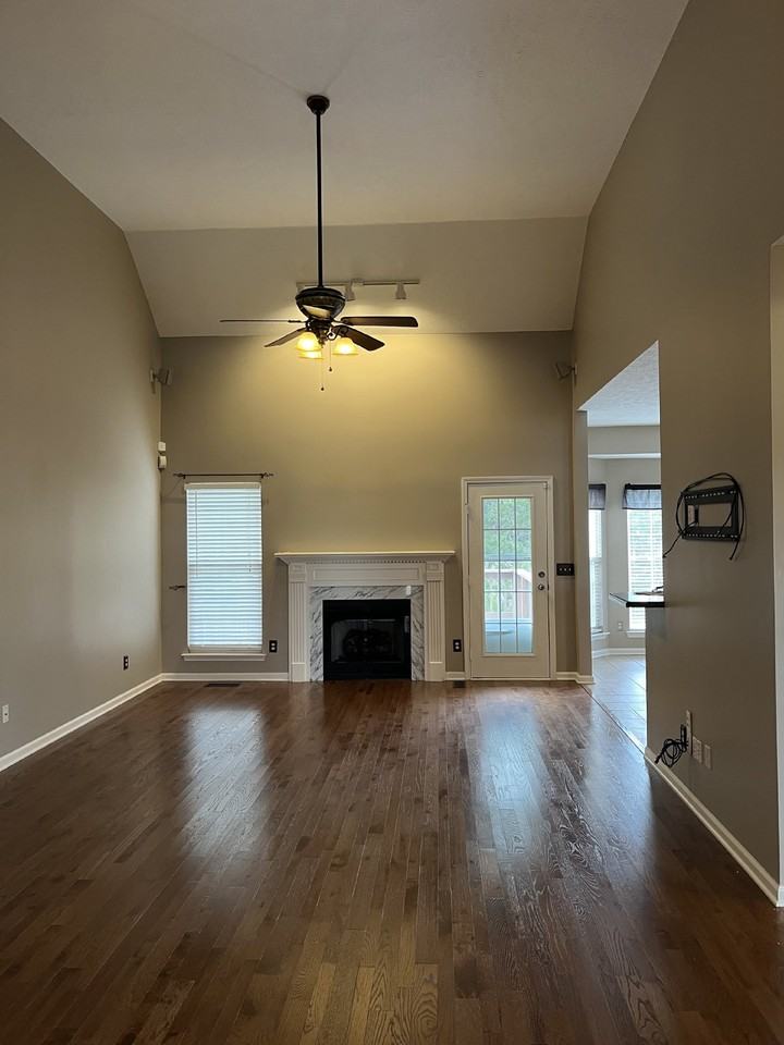1136 Ben Hill Blvd - Photo 3 of 43