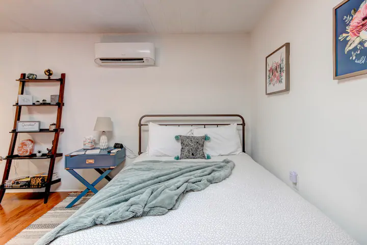 410 Harvard Dr Se #C - Photo 3 of 17