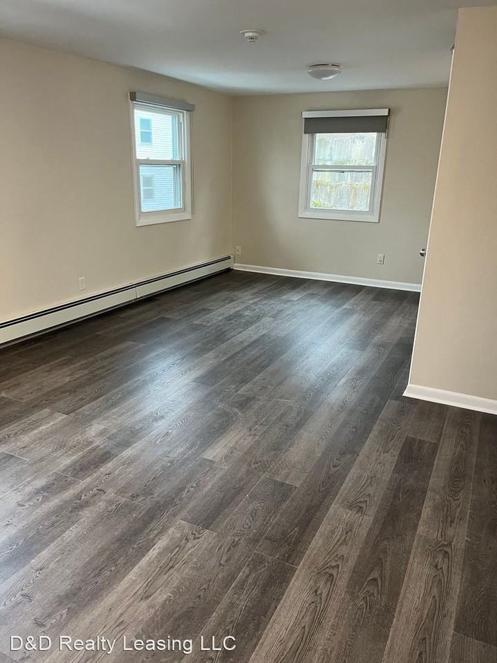 100 Washington Ave - Photo 2 of 8