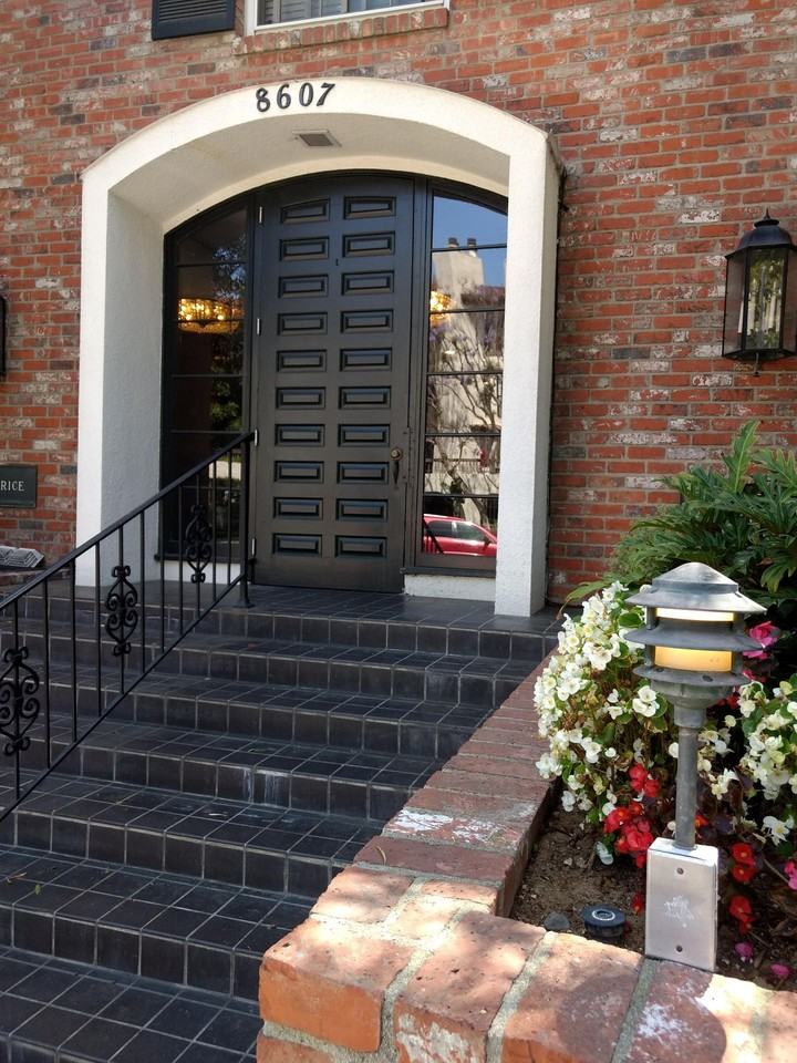 Caprice Property - Photo 4 of 11