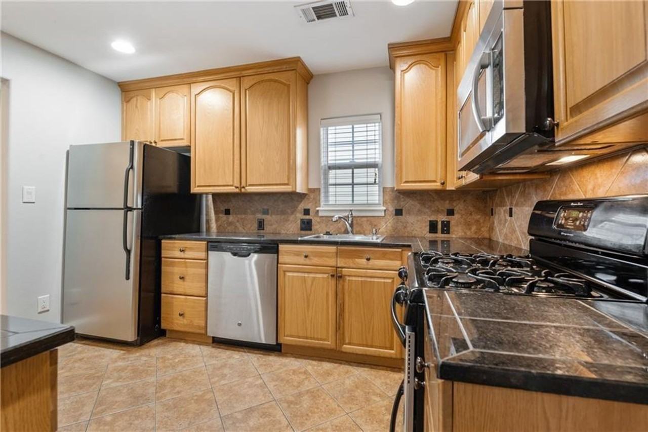 714 East 45th Street - Photo 4 of 50