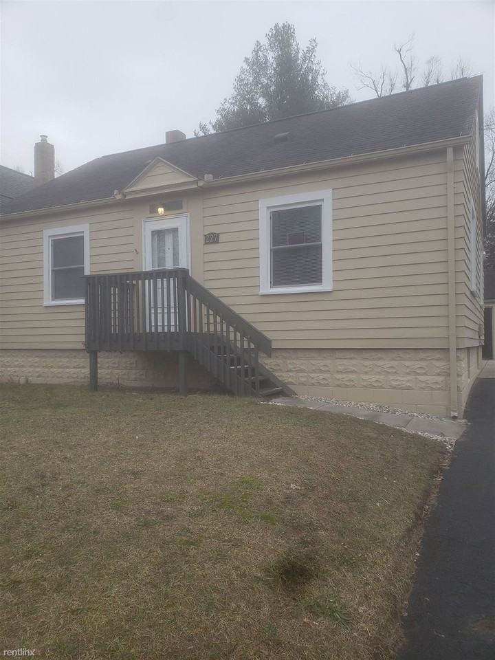 227 Pierce Ave - Photo 2 of 10