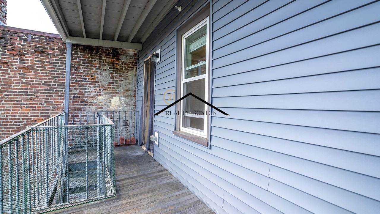 221 Marion St #2 - Photo 5 of 11