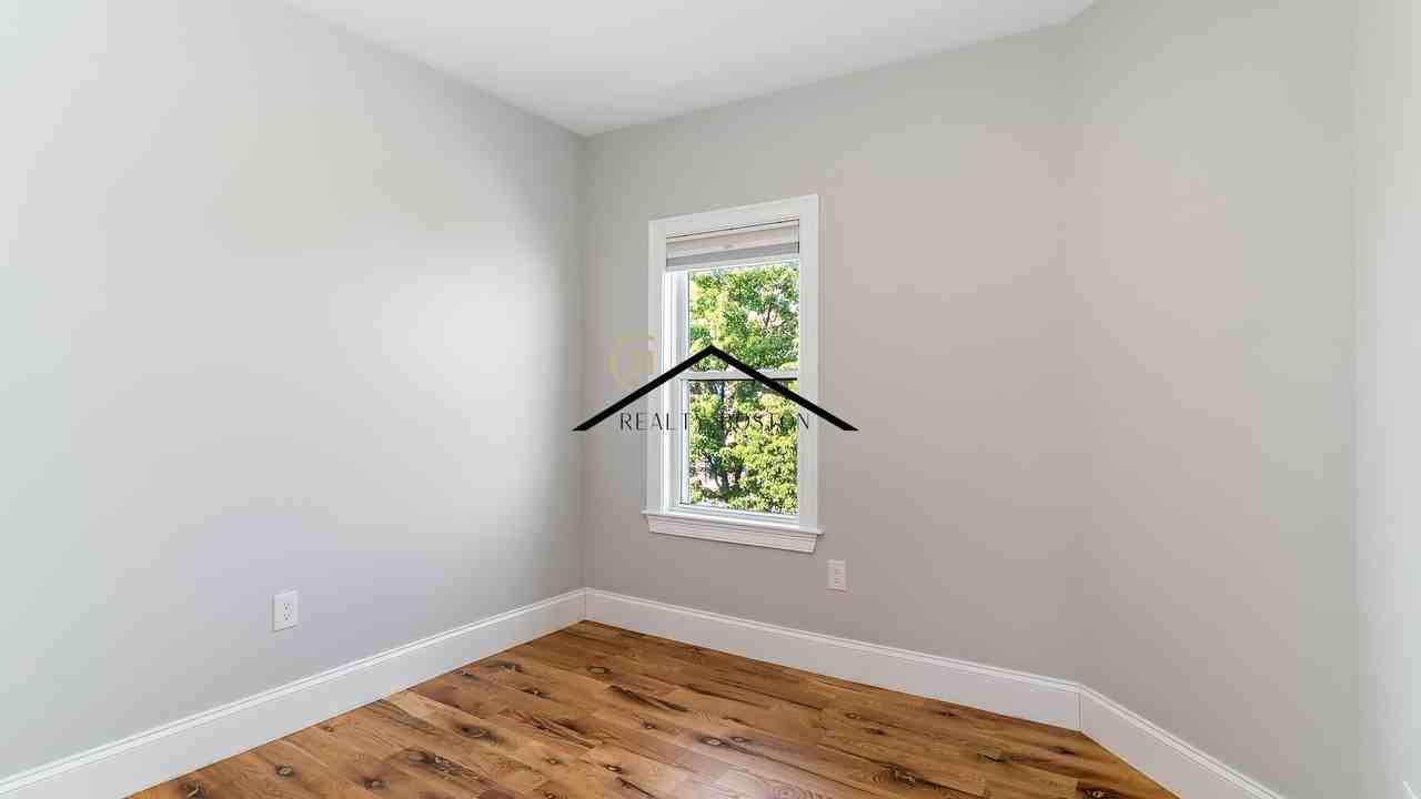 221 Marion St #2 - Photo 7 of 11