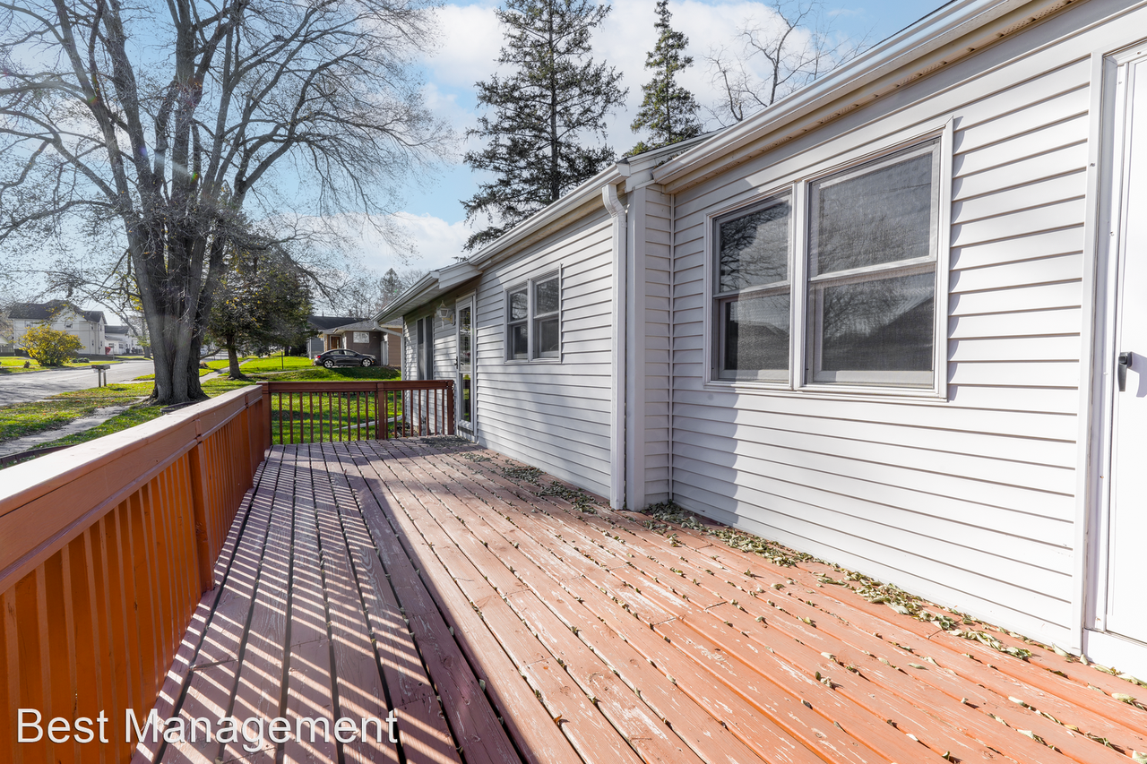 203 5th St - Photo 3 of 20