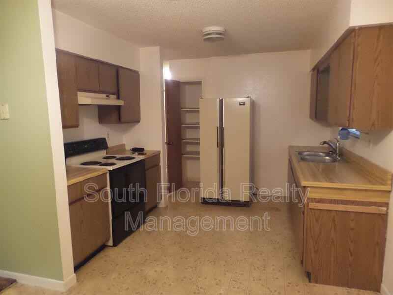 411 Se 13th Ave - Photo 3 of 15