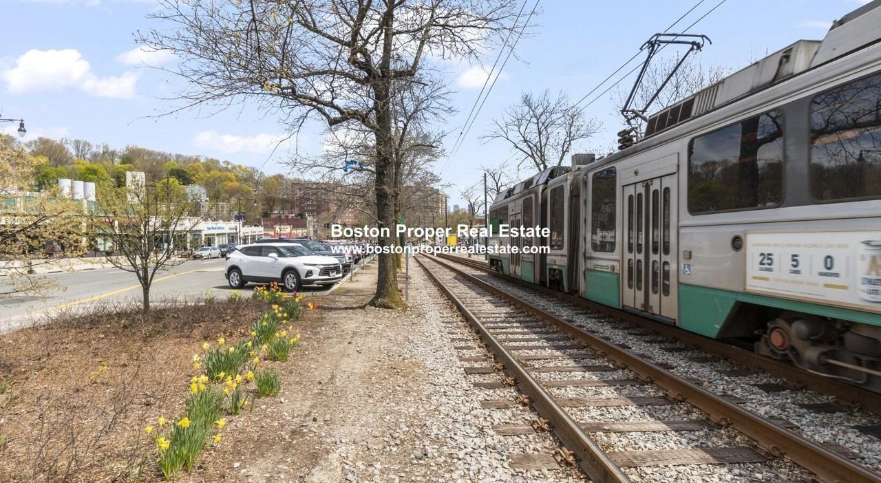 1440 Beacon St #807 - Photo 7 of 26