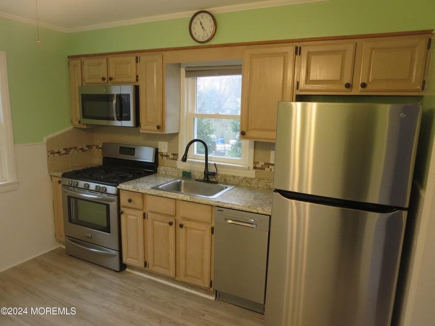 8 Meadowbrook Avenue - Photo 2 of 16