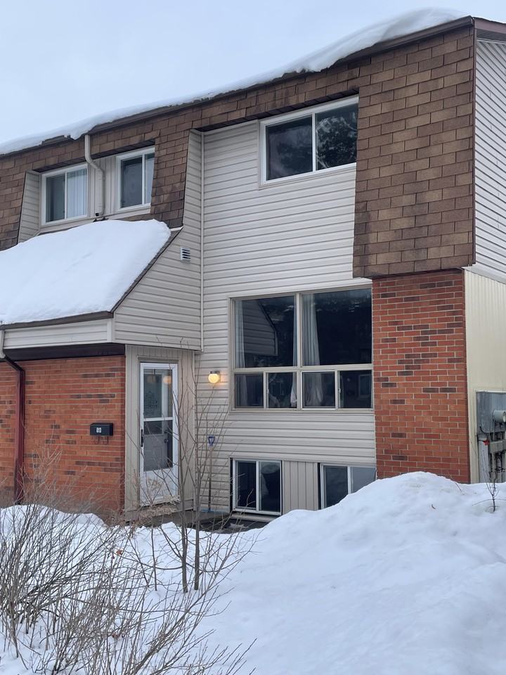 5 Crescent A, Ottawa, ON K2H 8W8 3 Bedroom Apartment for 2,200