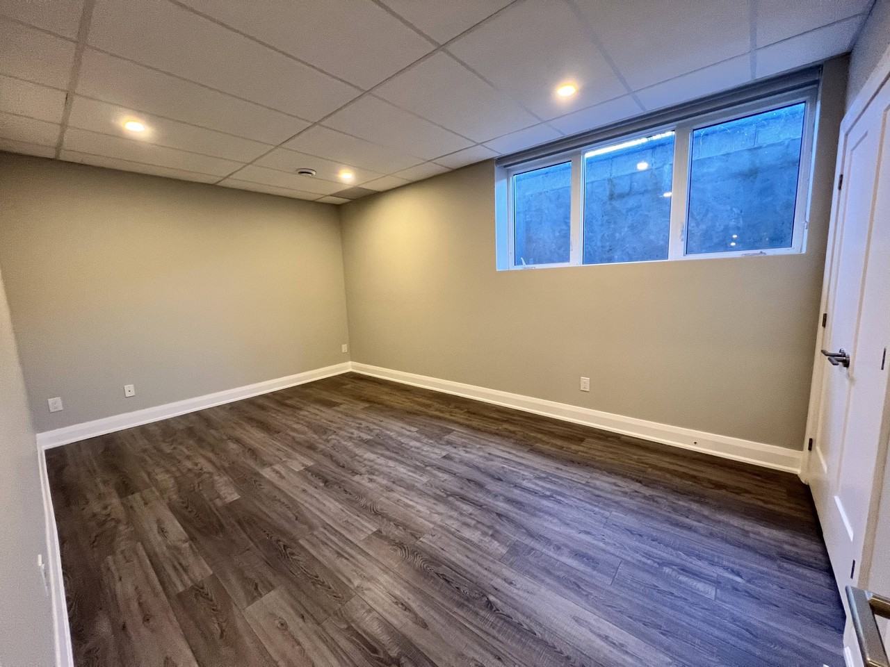 1085 Falaise Road B, Ottawa, ON K2C 0M8 1 Bedroom House for 2,300