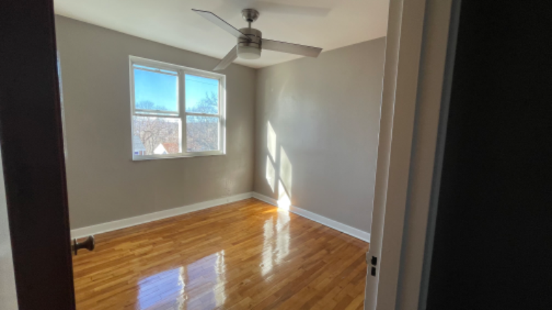 943 Woodbine St - Photo 3 of 15