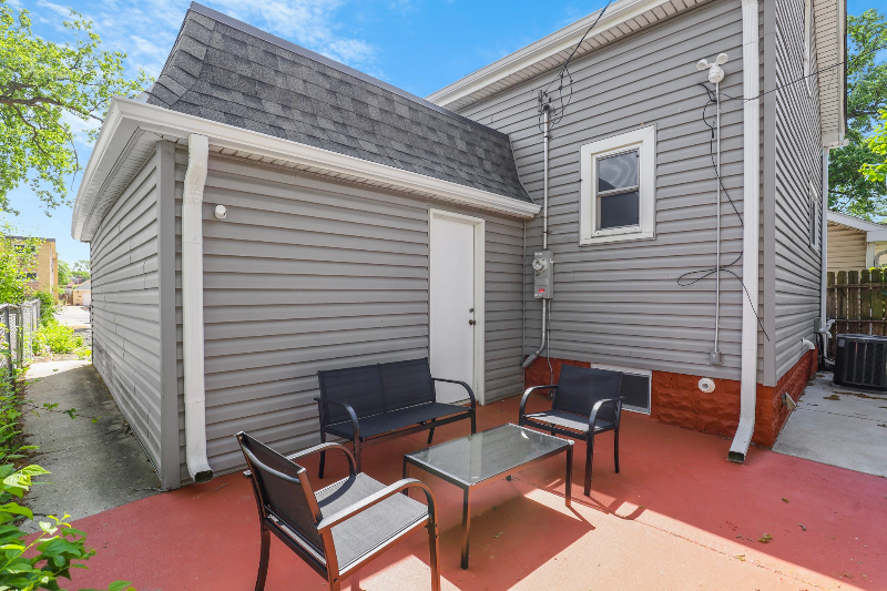 2446 1st Ave - Photo 2 of 29