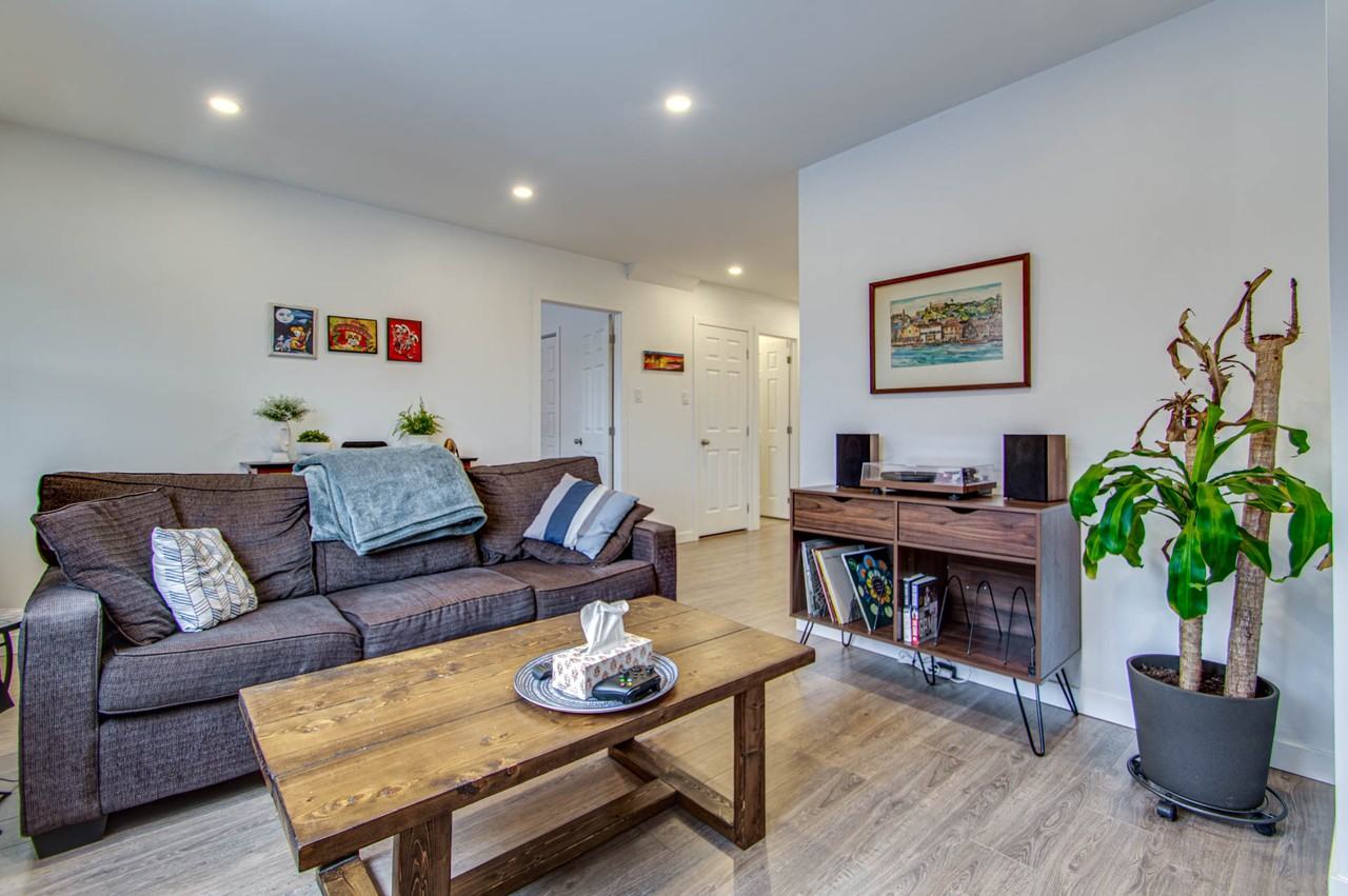 347 8e Avenue - Photo 3 of 18