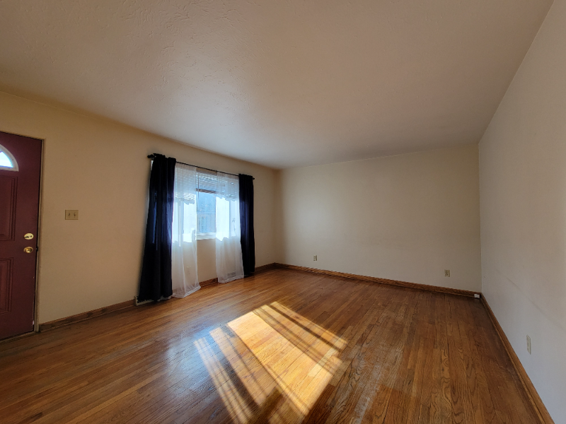 423 Larkin Ave #423 - Photo 2 of 7