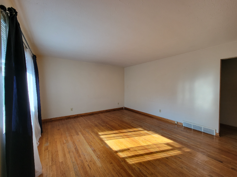 423 Larkin Ave #423 - Photo 3 of 7