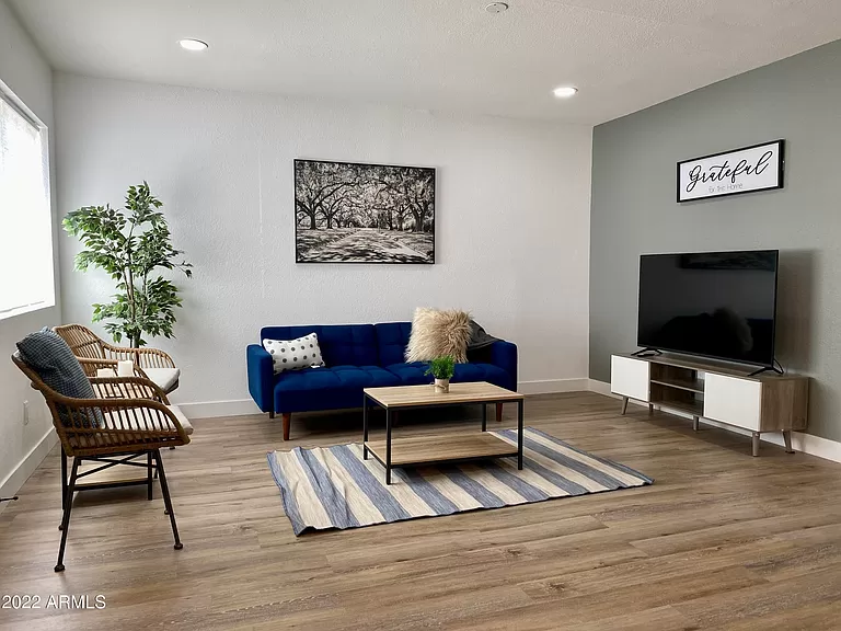 1606 W Culver St - Photo 2 of 12