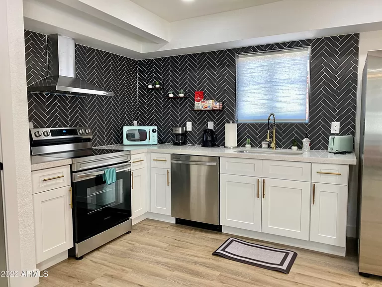 1606 W Culver St - Photo 3 of 12